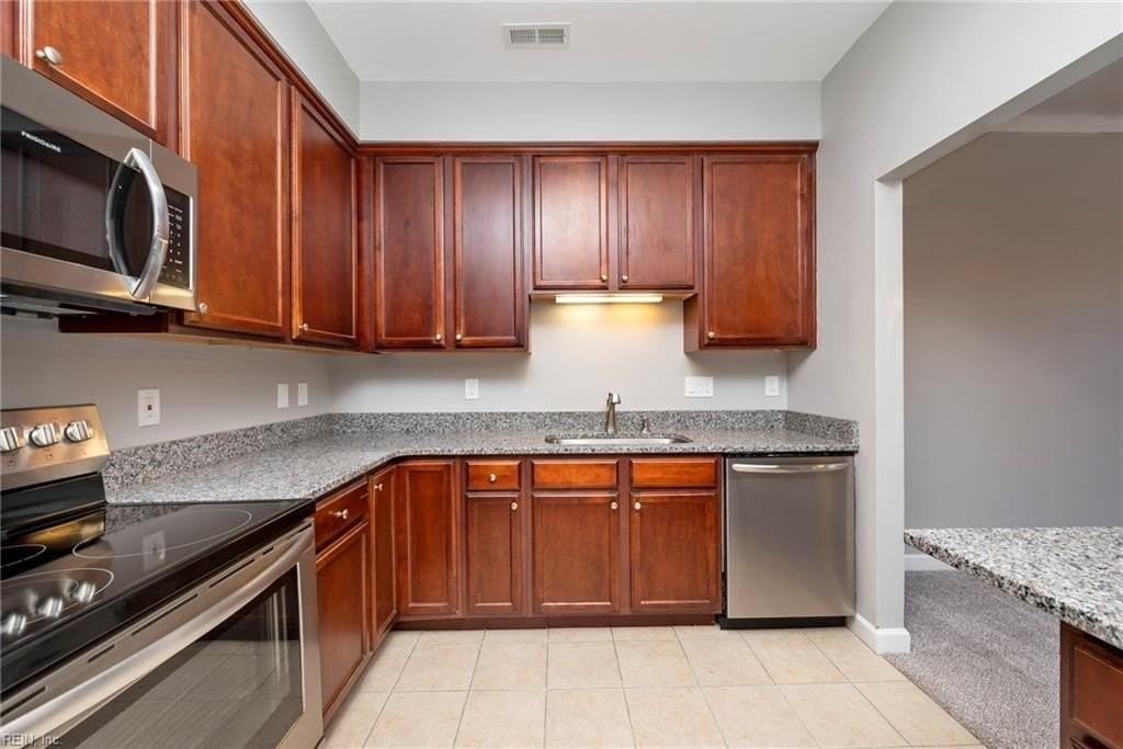 748 Washington Ave - Photo 6 of 24