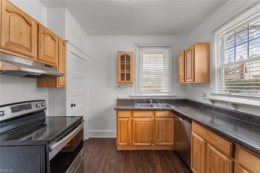 1801 Lasalle Ave - Photo 4 of 23