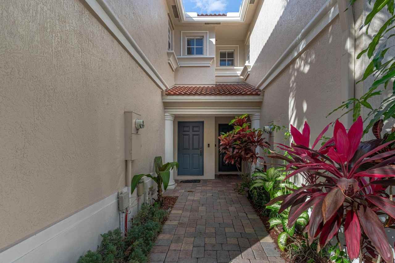 4109 Macarthur Palm Trl - Photo 5 of 31