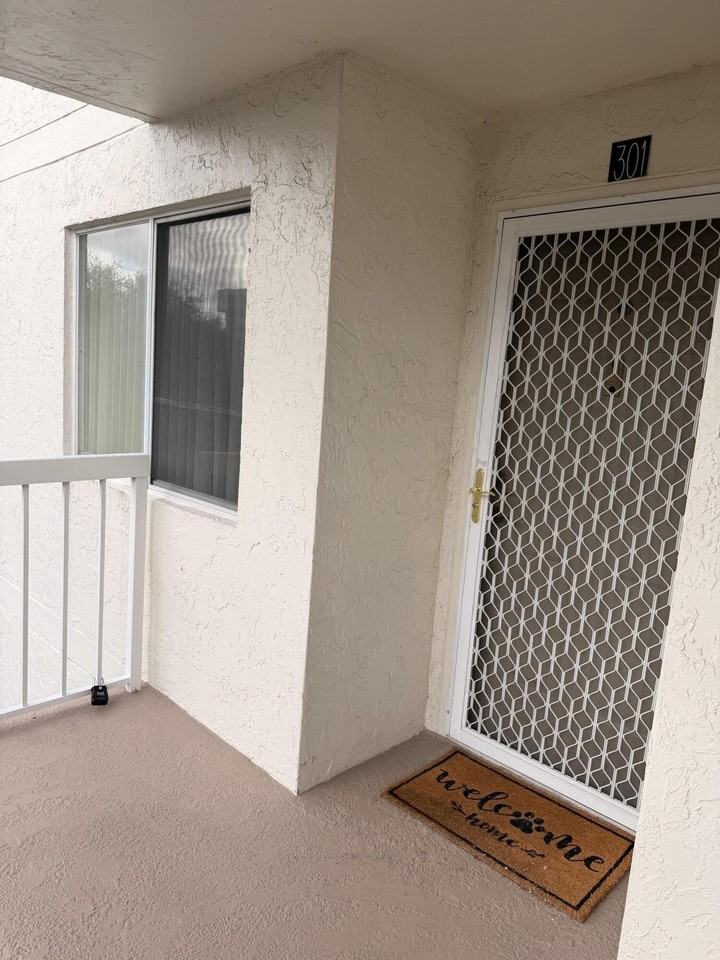 3146 Via Poinciana #301 - Photo 3 of 30