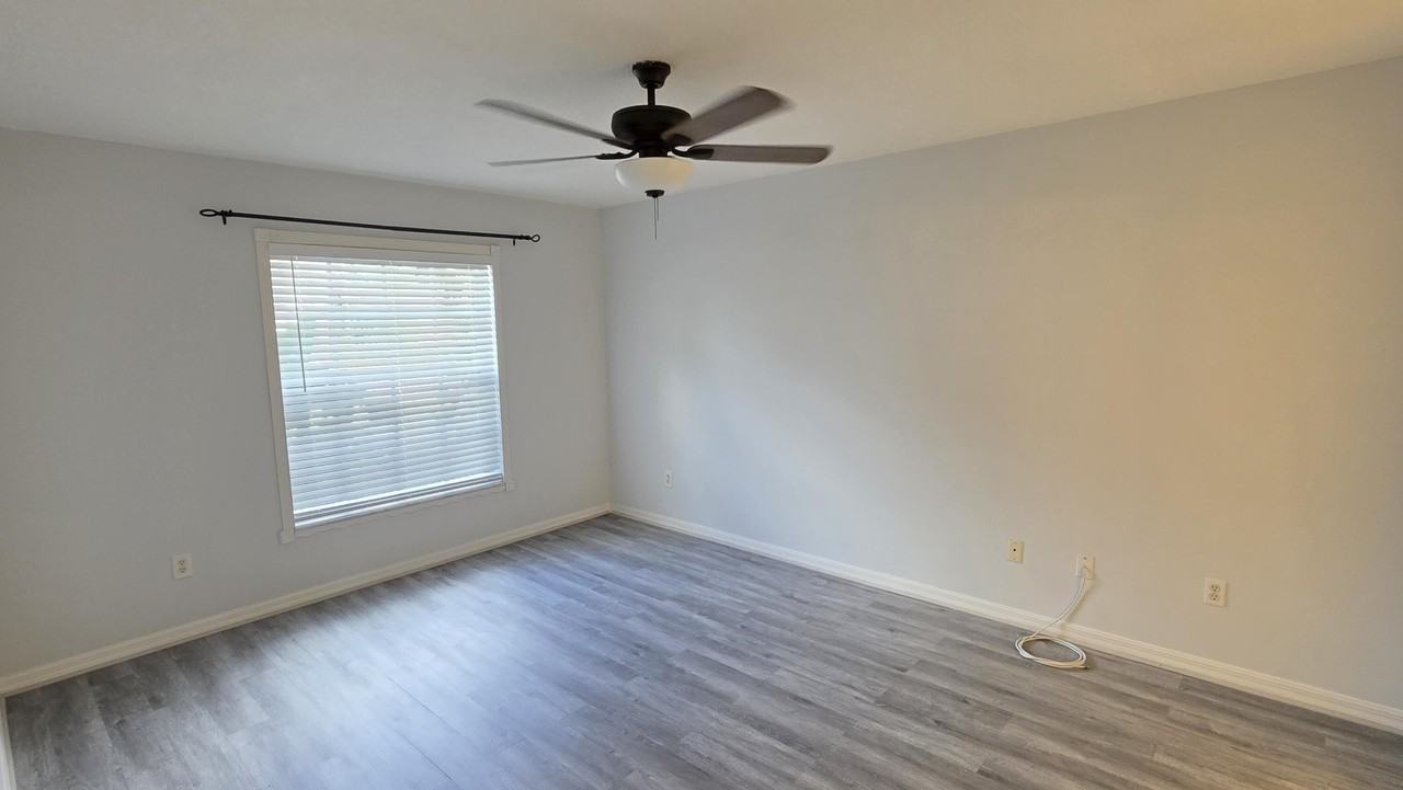 1068 Se Prineville St - Photo 5 of 16