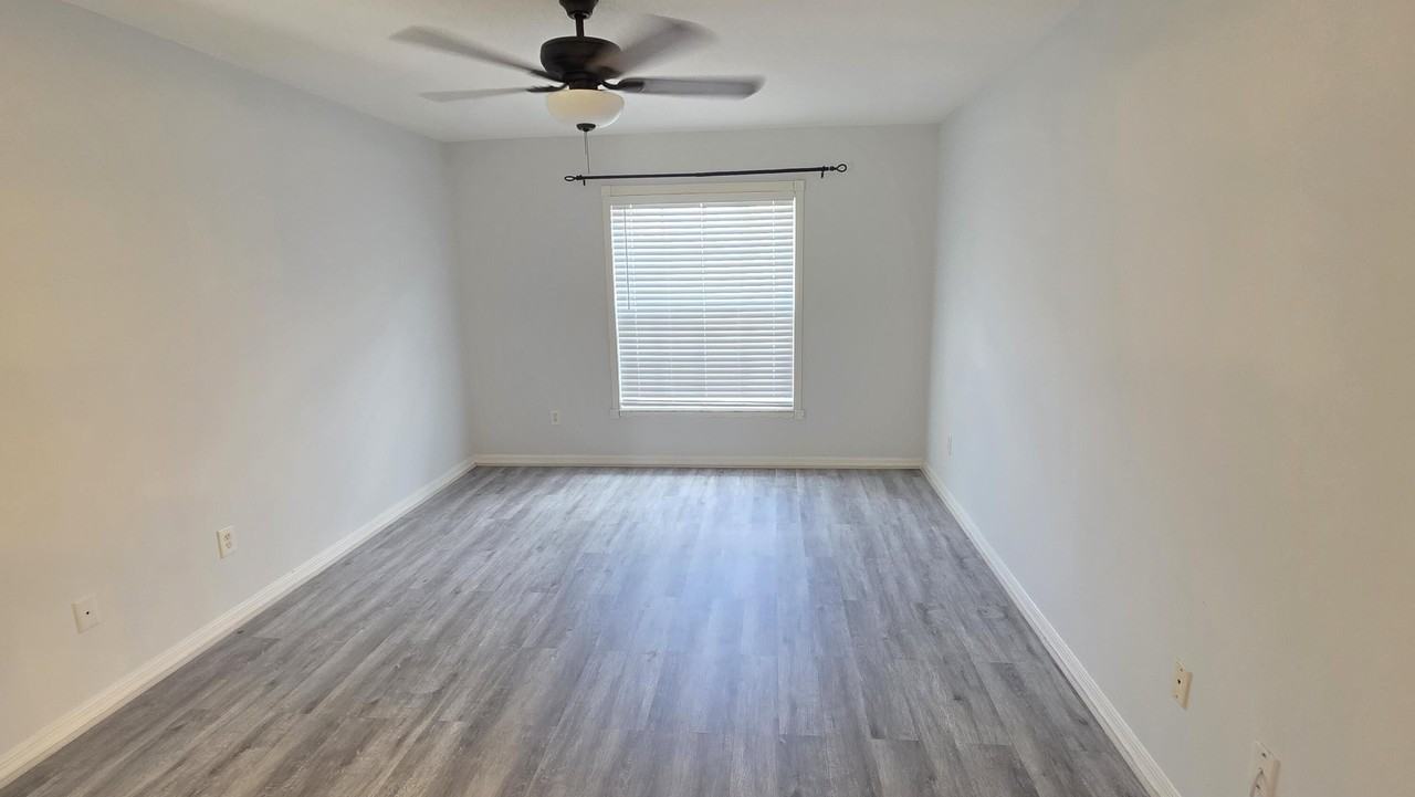 1068 Se Prineville St - Photo 6 of 16