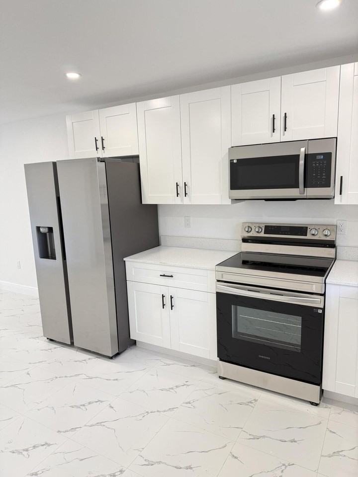 4555 Hairland Dr - Photo 4 of 16