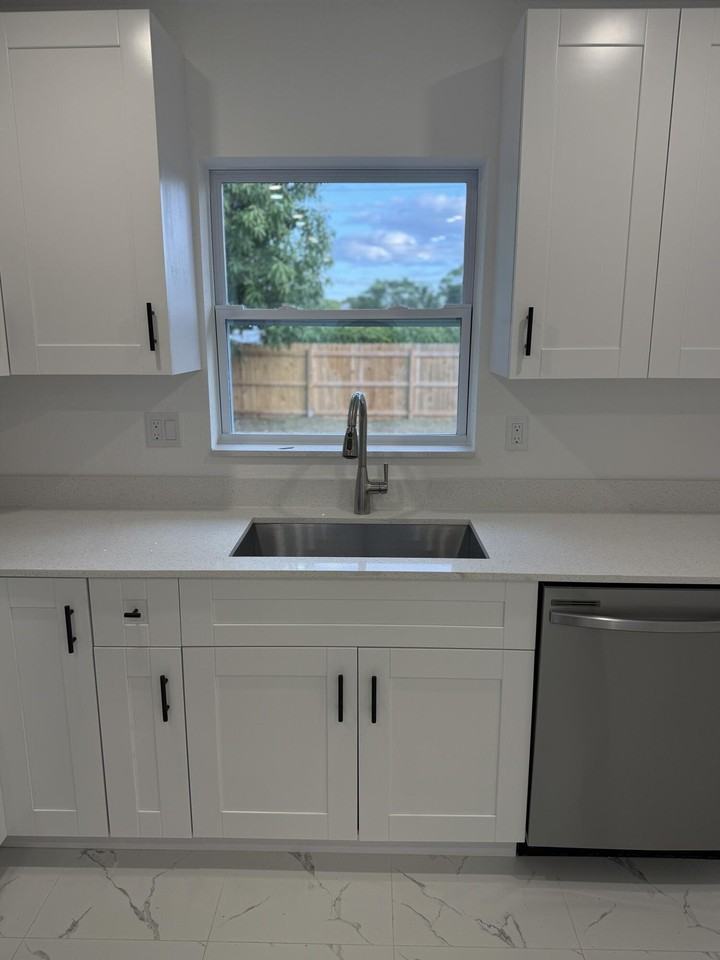 4555 Hairland Dr - Photo 5 of 16