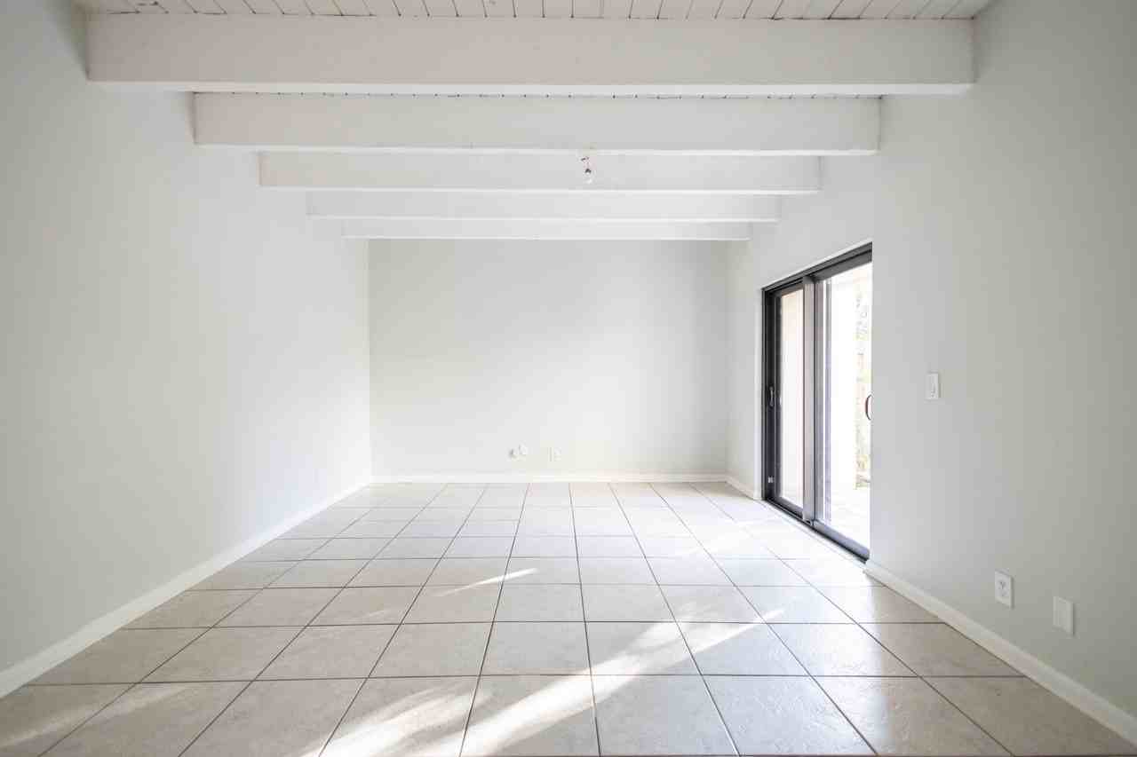 1640 Shaker Cir - Photo 3 of 9