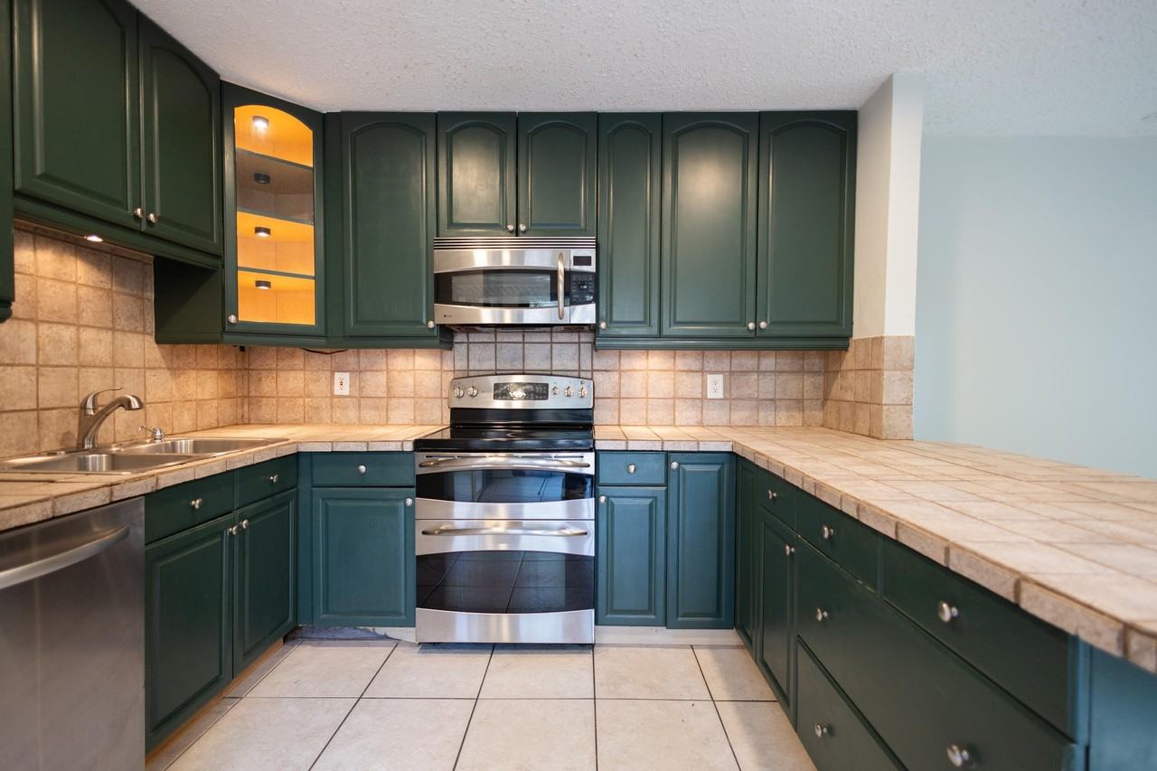 1640 Shaker Cir - Photo 4 of 9