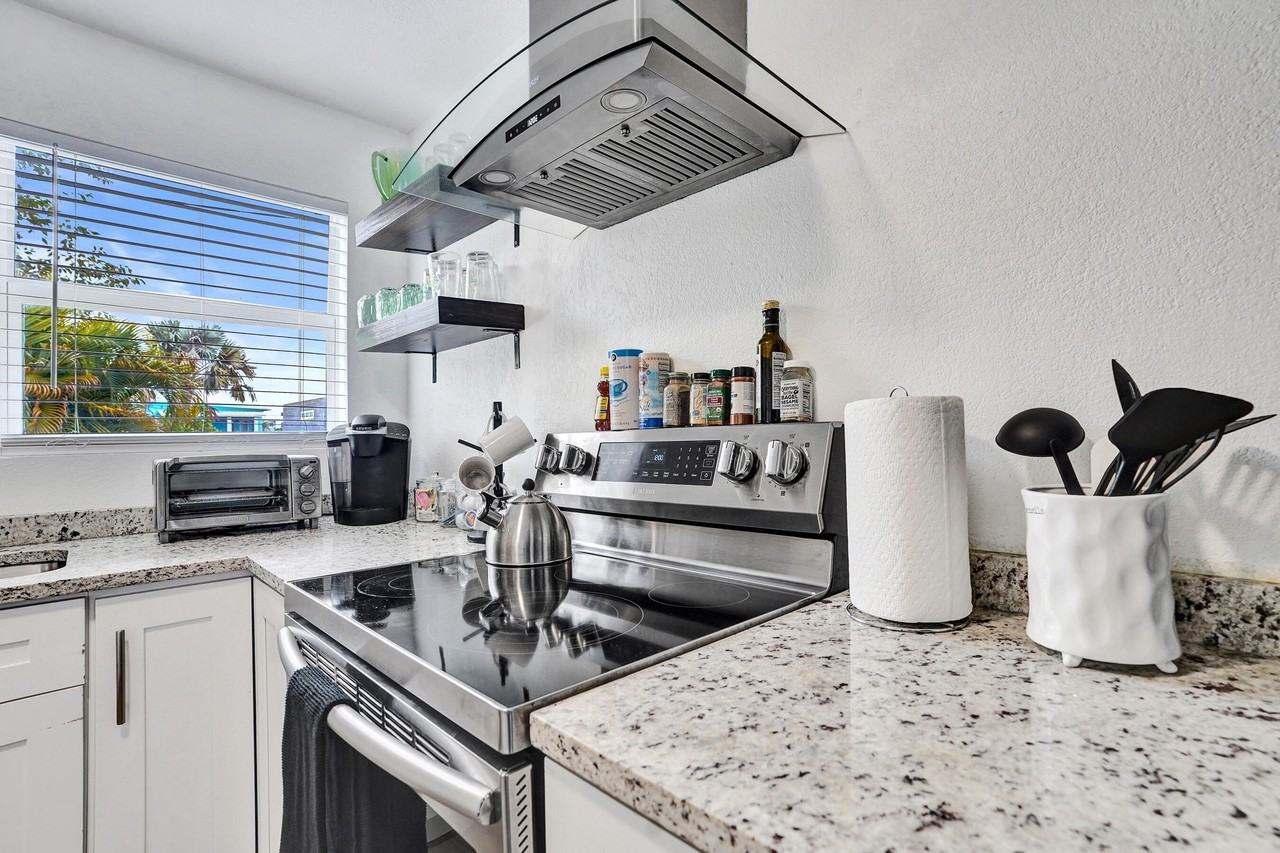 311 Se 3rd Ave - Photo 7 of 35