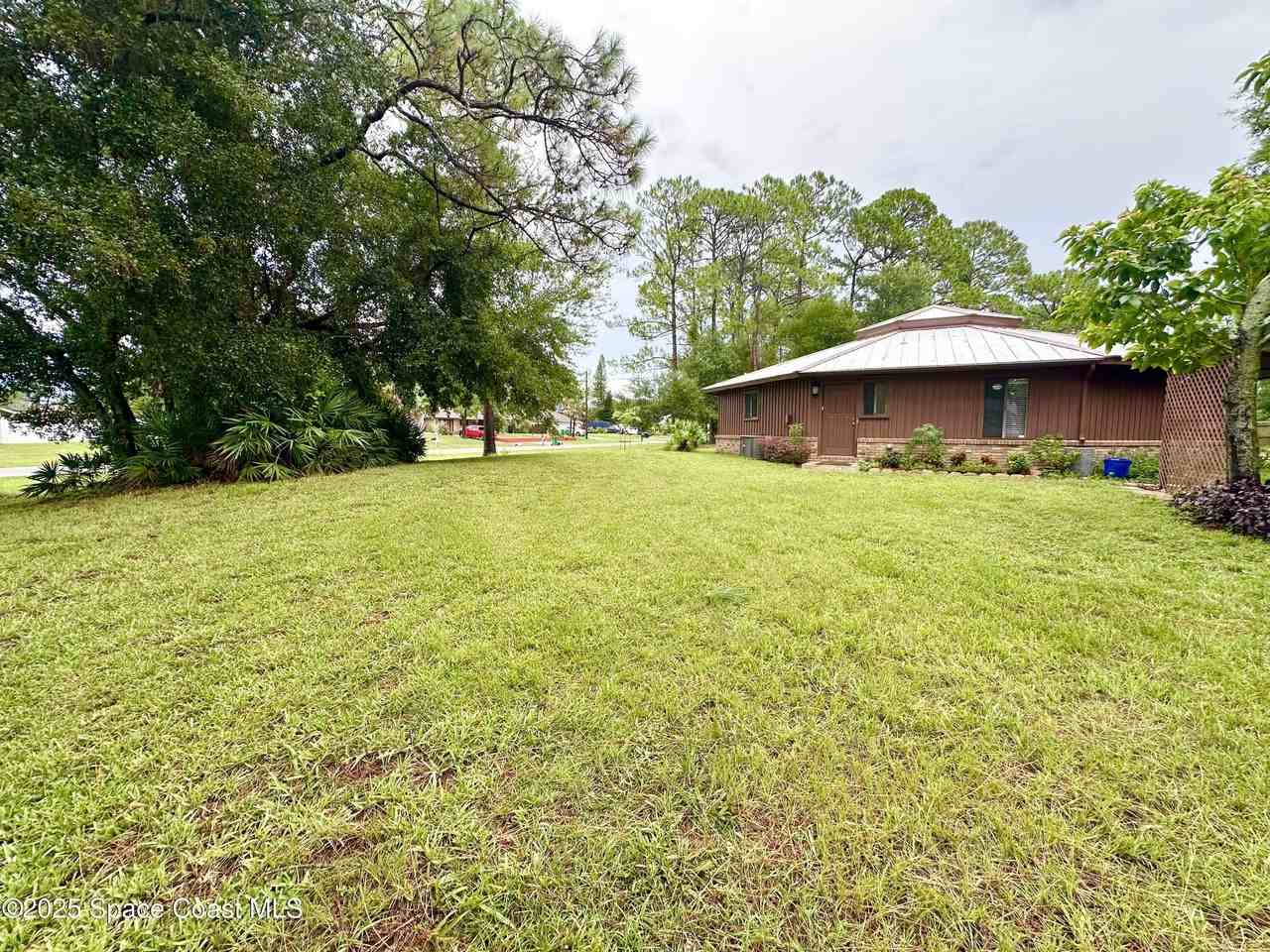 6325 Corsica Blvd - Photo 4 of 32