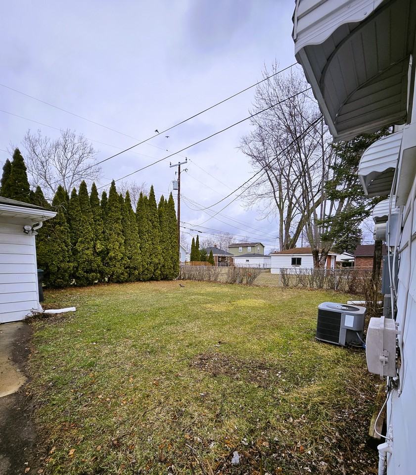 17637 Prospect St #1 - Photo 4 of 23