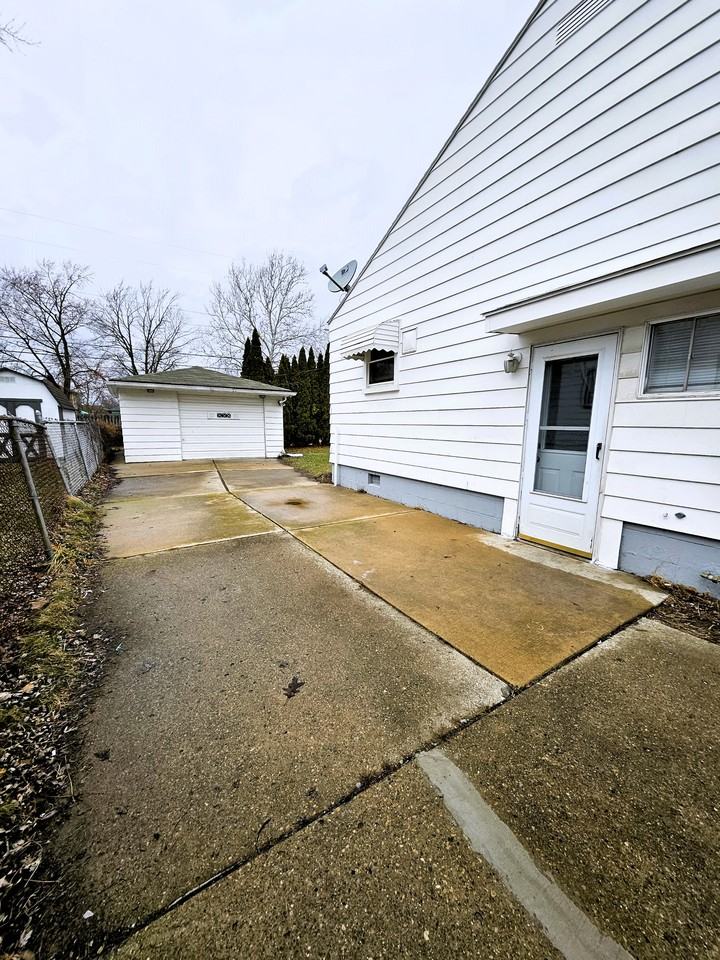 17637 Prospect St #1 - Photo 5 of 23