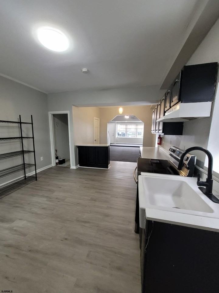 1108 Baltic Ave - Photo 4 of 18