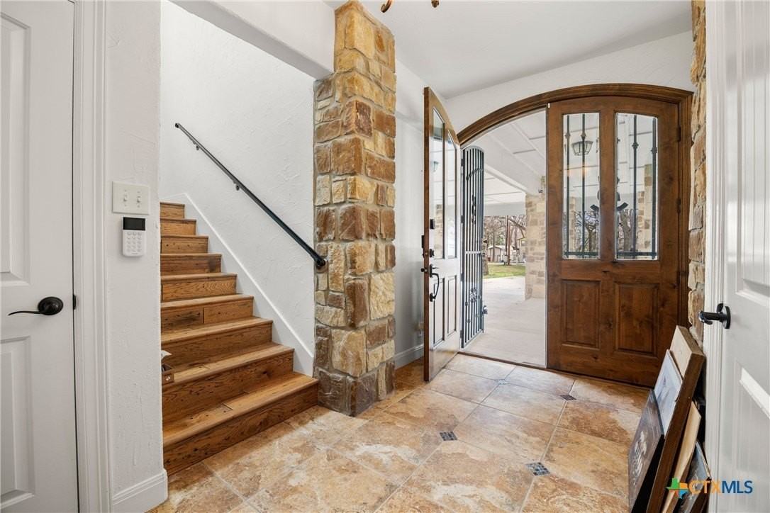 322 Lake Placid Dr - Photo 4 of 34