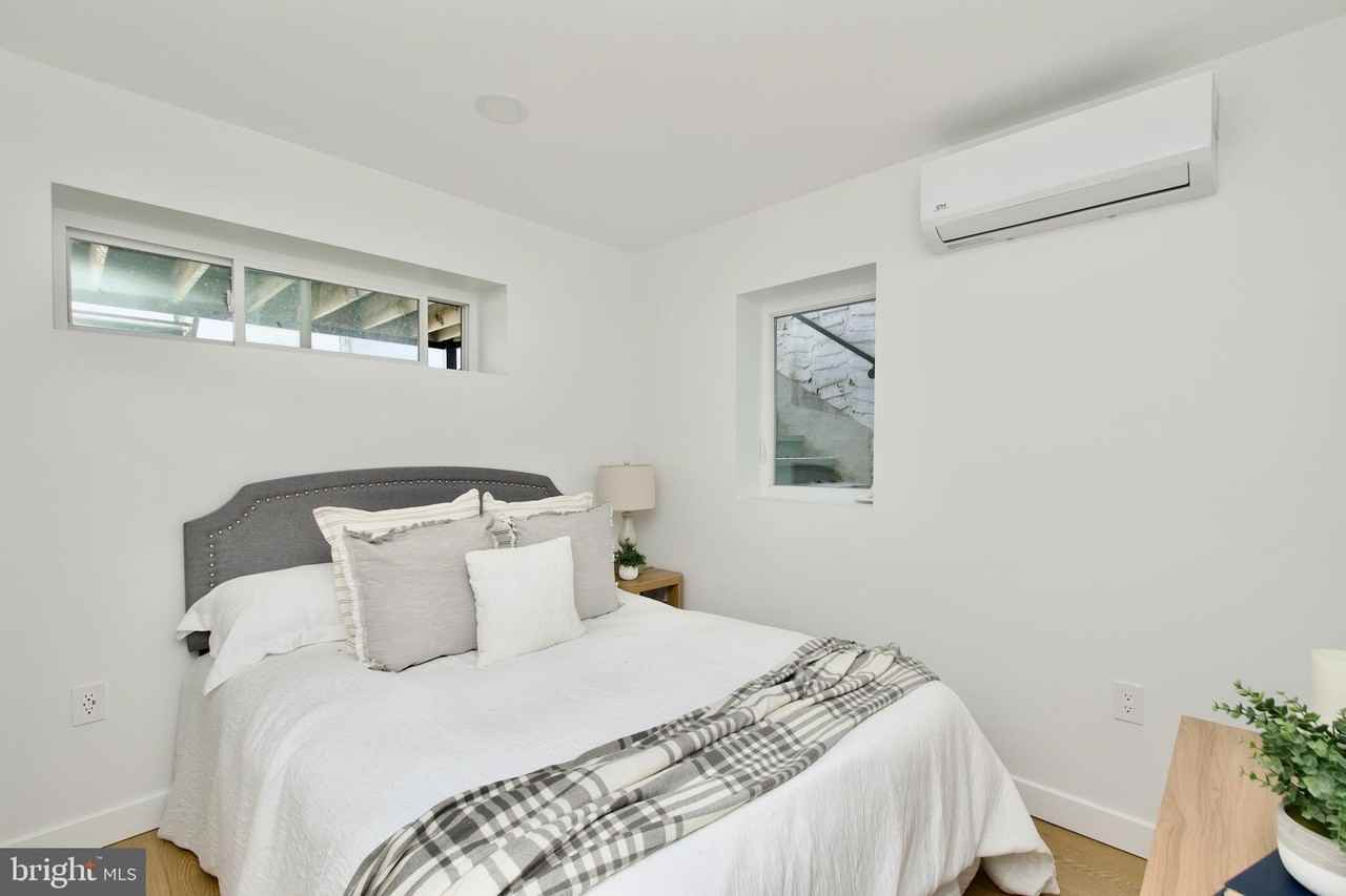 1623 Marion St Nw Unit B - Photo 4 of 22