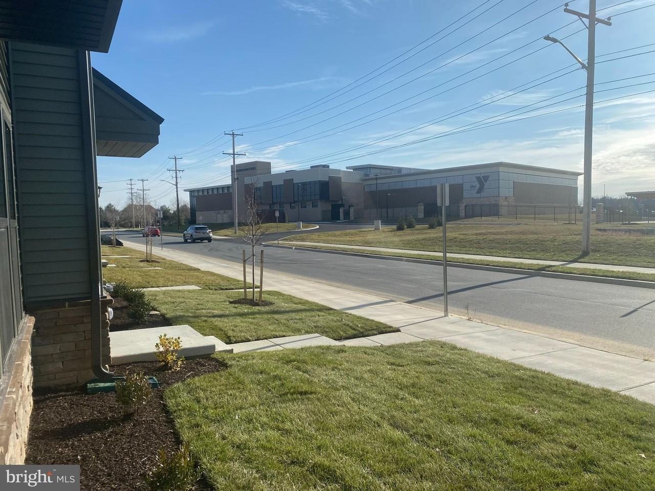 321 E Cochran St - Photo 4 of 42