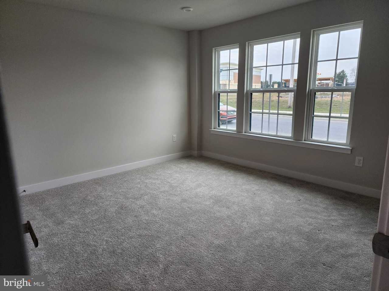 321 E Cochran St - Photo 6 of 42