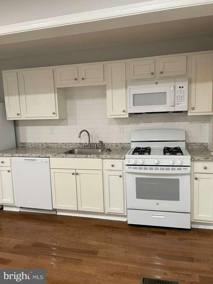 3606 Manchester Ave - Photo 3 of 11