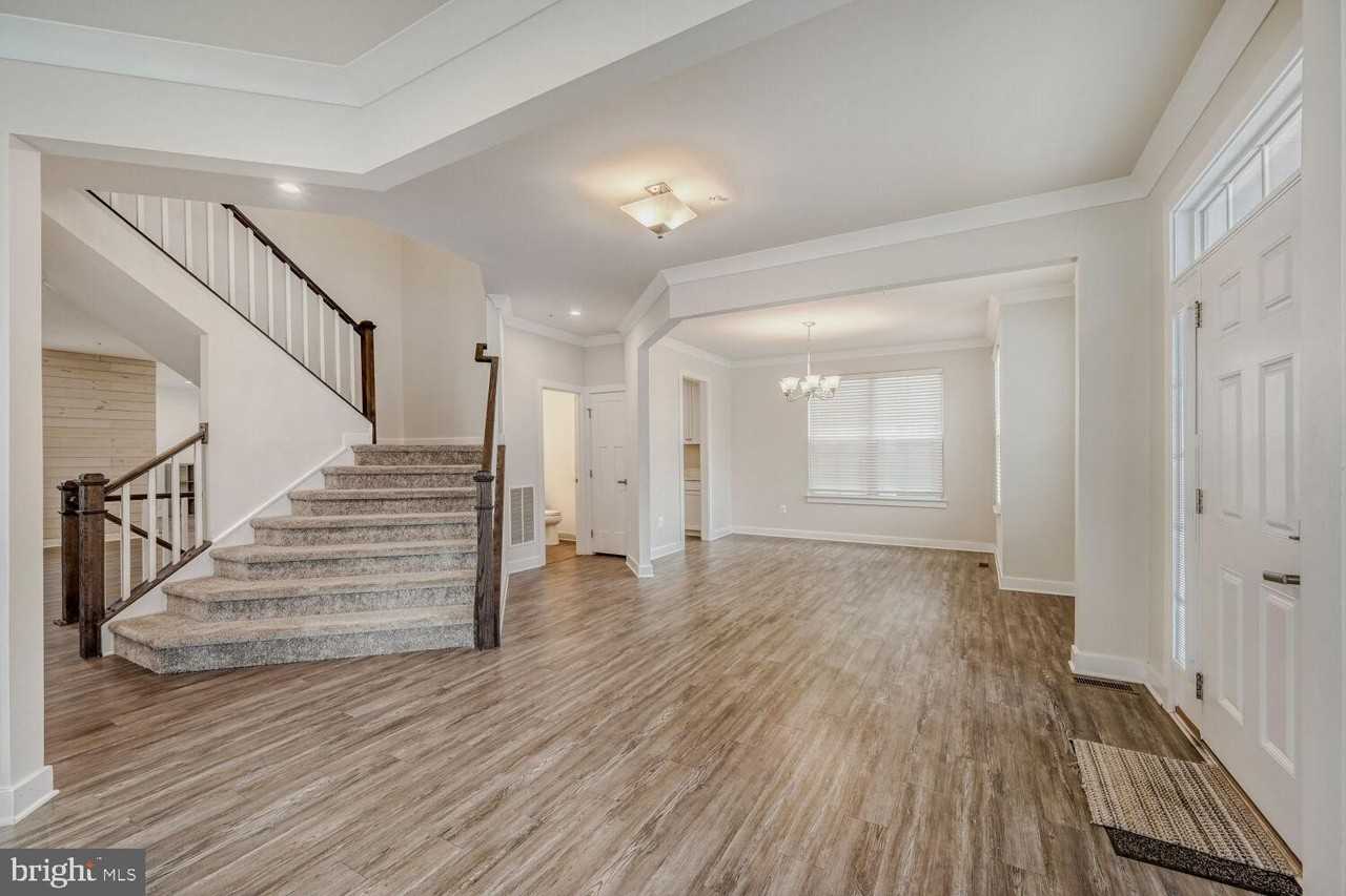 6425 Greenleigh Ave - Photo 7 of 44