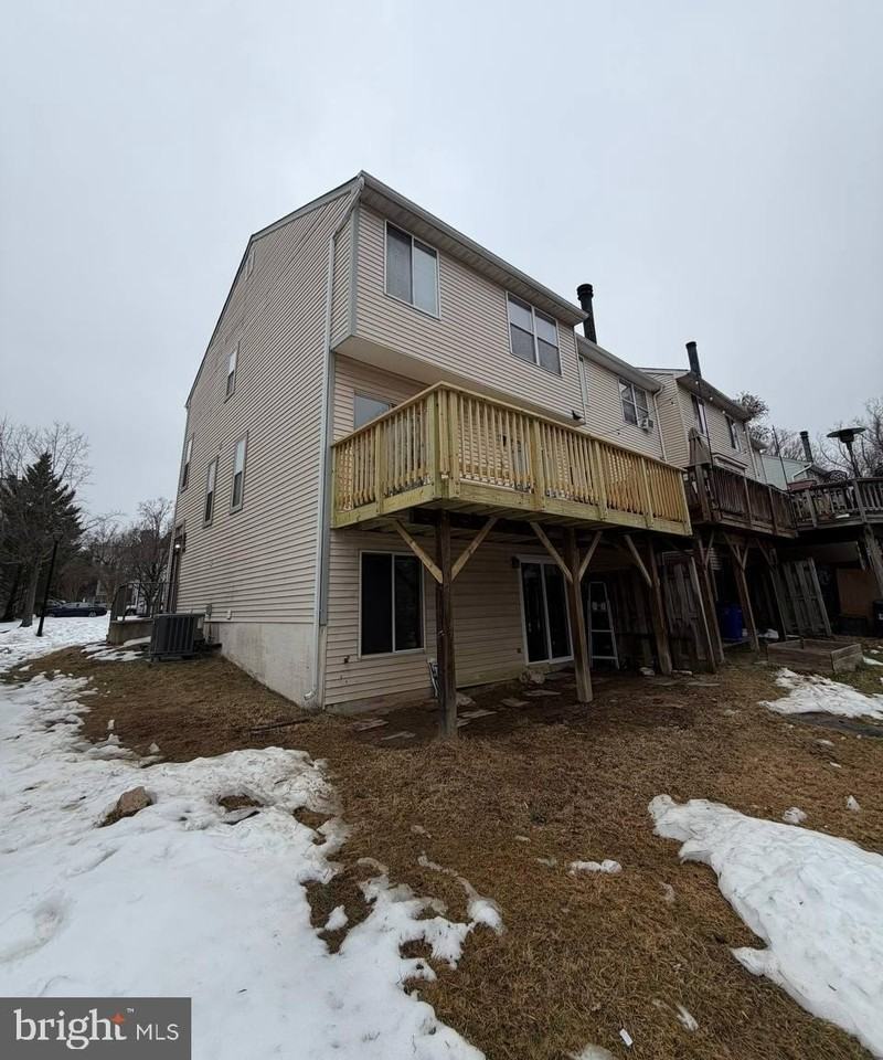 7812 WHISTLING Court - Photo 3 of 18