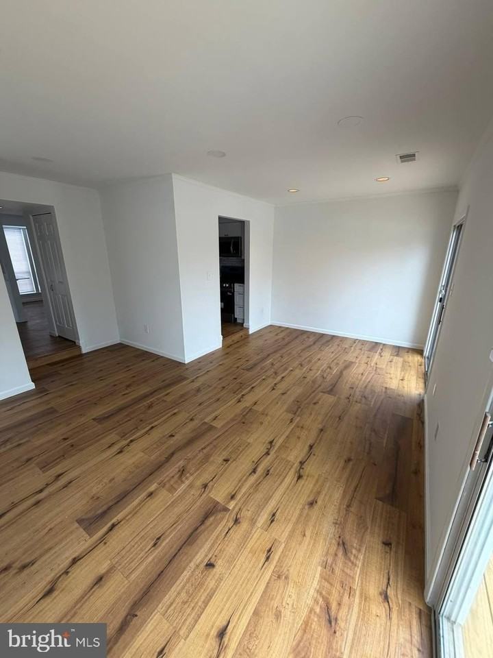 7812 WHISTLING Court - Photo 6 of 18