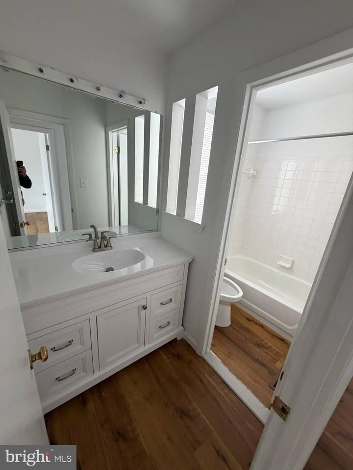 7812 WHISTLING Court - Photo 7 of 18