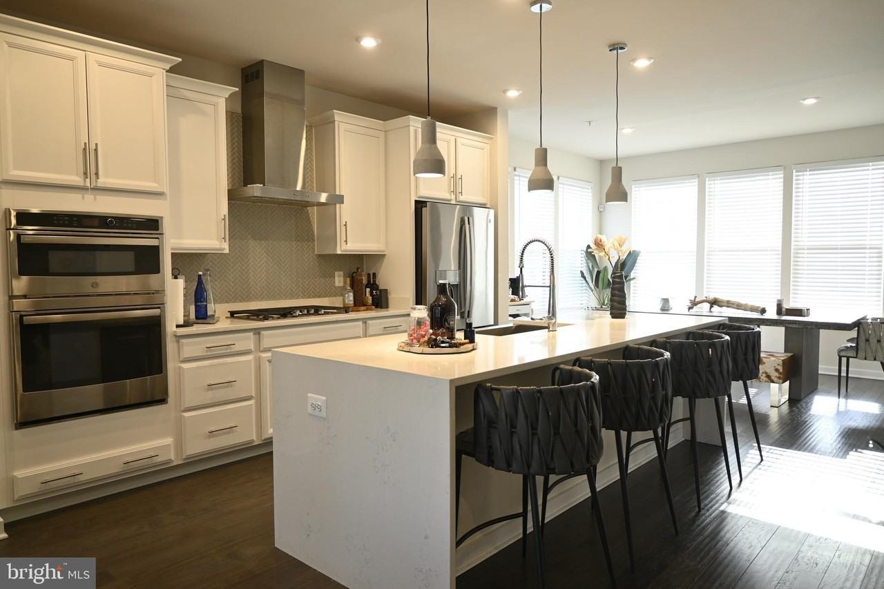 2527 Emerald Branch Dr - Photo 2 of 29