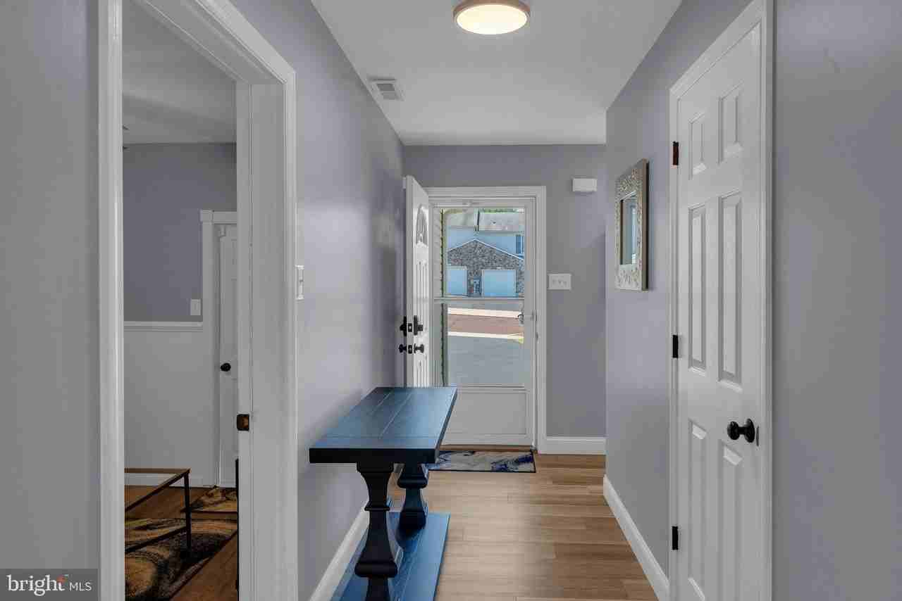 2584 Daniels Ln - Photo 4 of 25