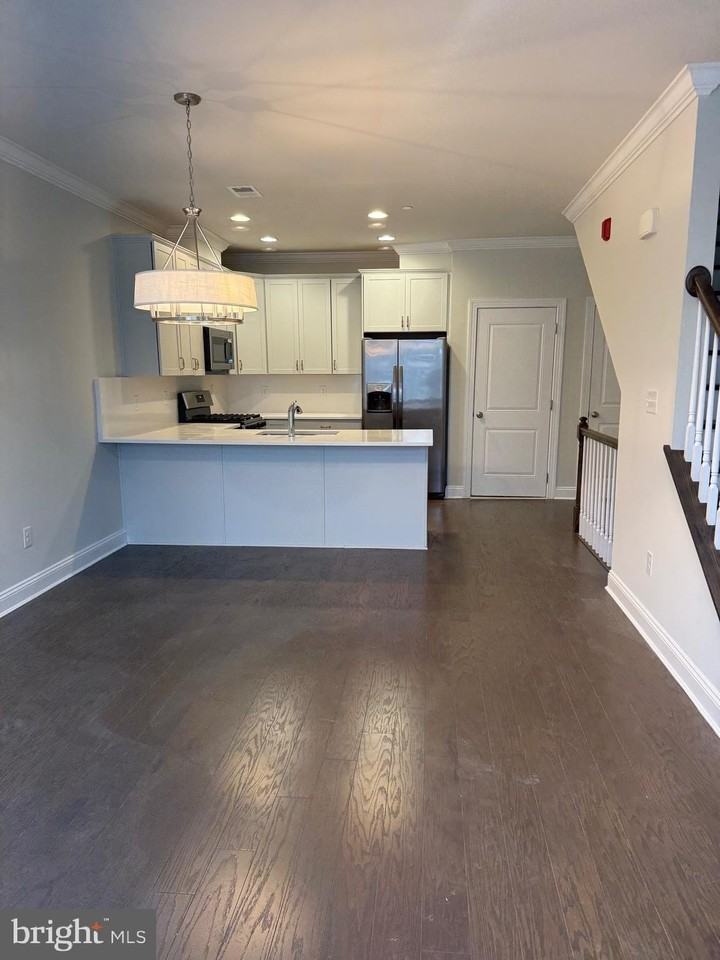 220 Charles Ellis Dr - Photo 3 of 24