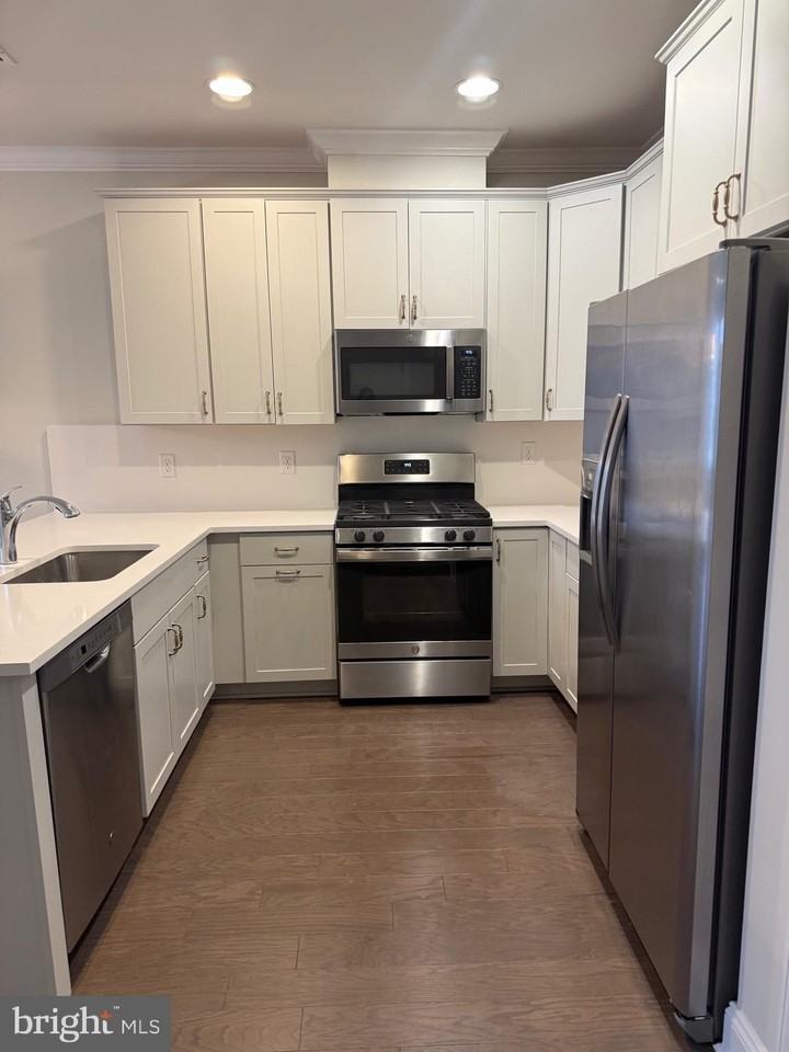 220 Charles Ellis Dr - Photo 5 of 24