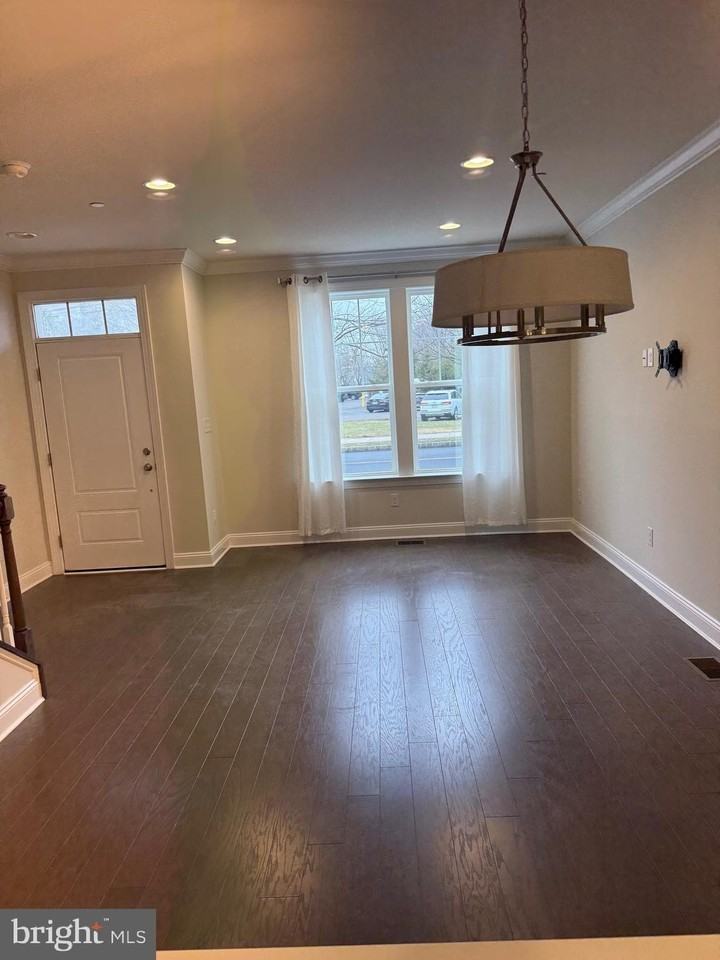 220 Charles Ellis Dr - Photo 7 of 24