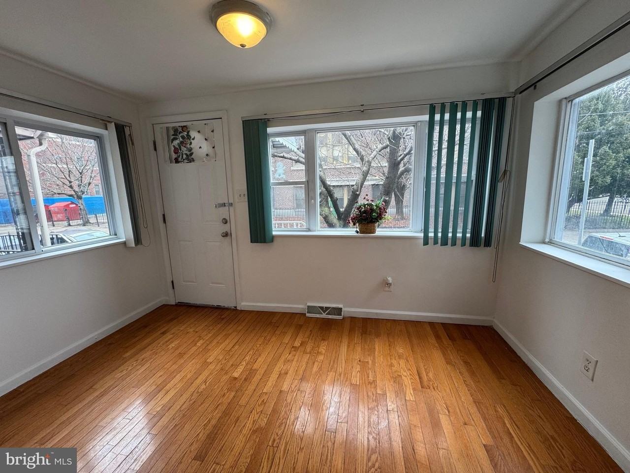 2707 S 9th St - Photo 5 of 19