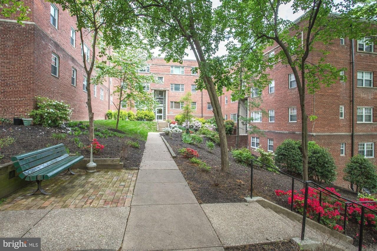 1320 Fort Myer Dr Apt 825 - Photo 2 of 33