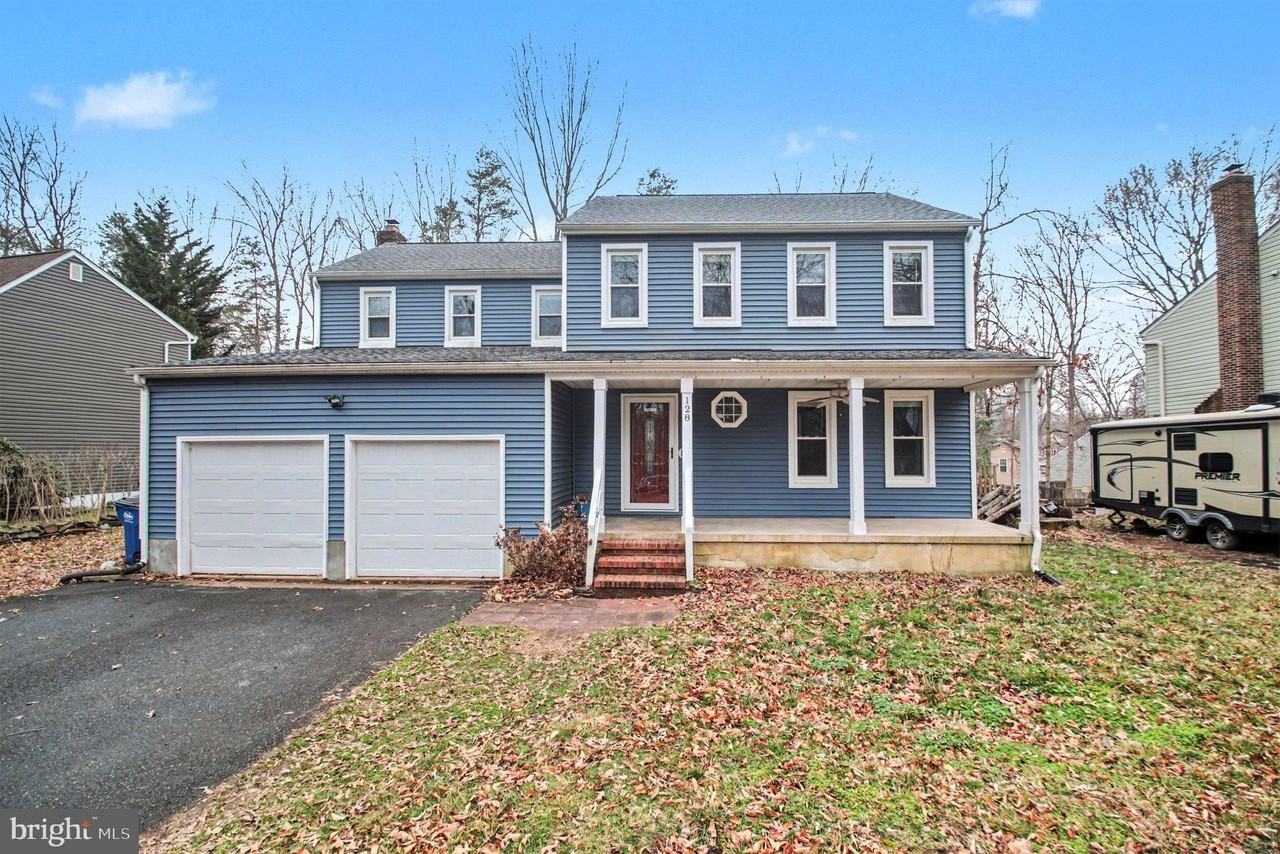 128 Oakwood Dr - Photo 2 of 30