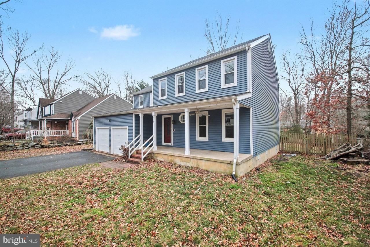 128 Oakwood Dr - Photo 4 of 30