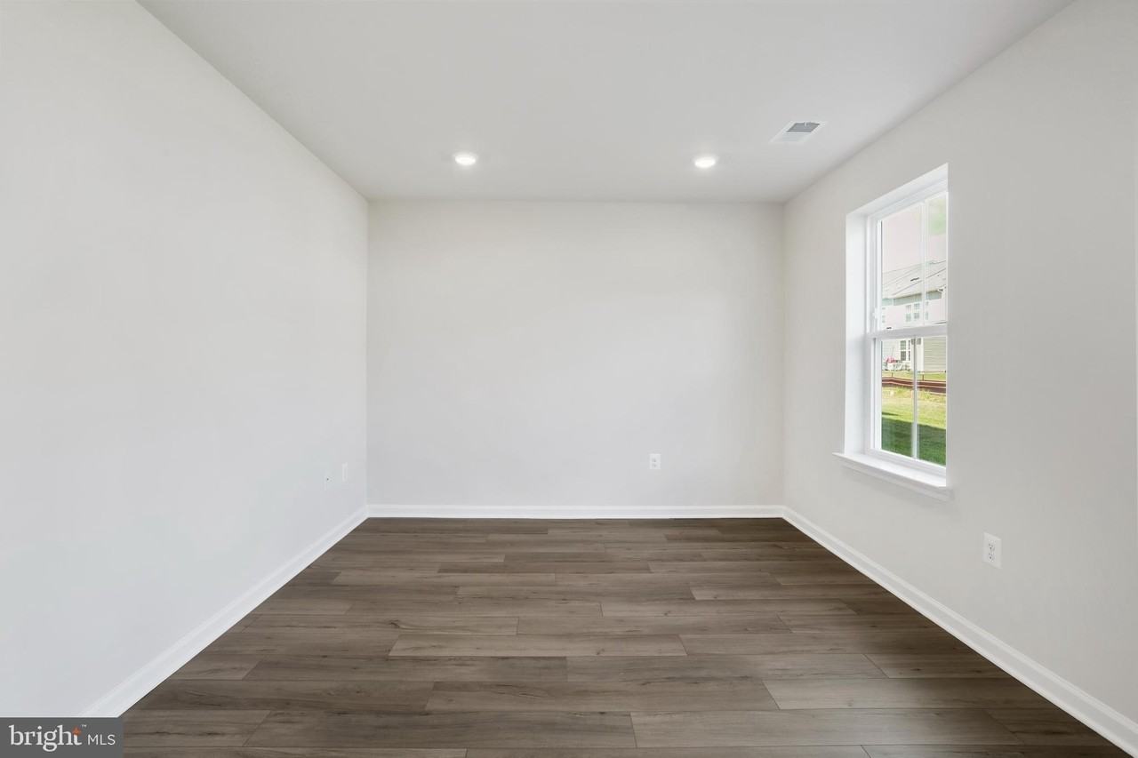 104 KINKADE COURT - Photo 3 of 31