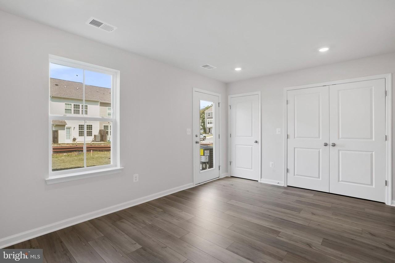 104 KINKADE COURT - Photo 4 of 31