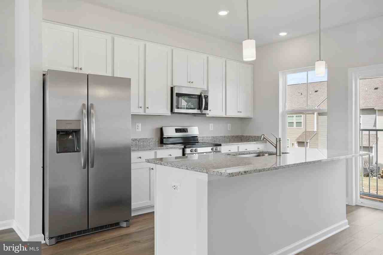 104 KINKADE COURT - Photo 7 of 31