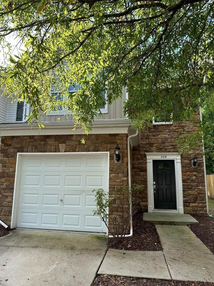 529 Perrault Dr - Photo 3 of 24