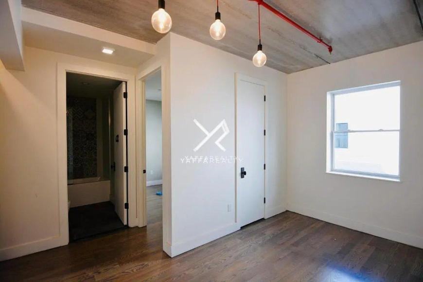 806 Saint Johns Pl - Photo 2 of 10