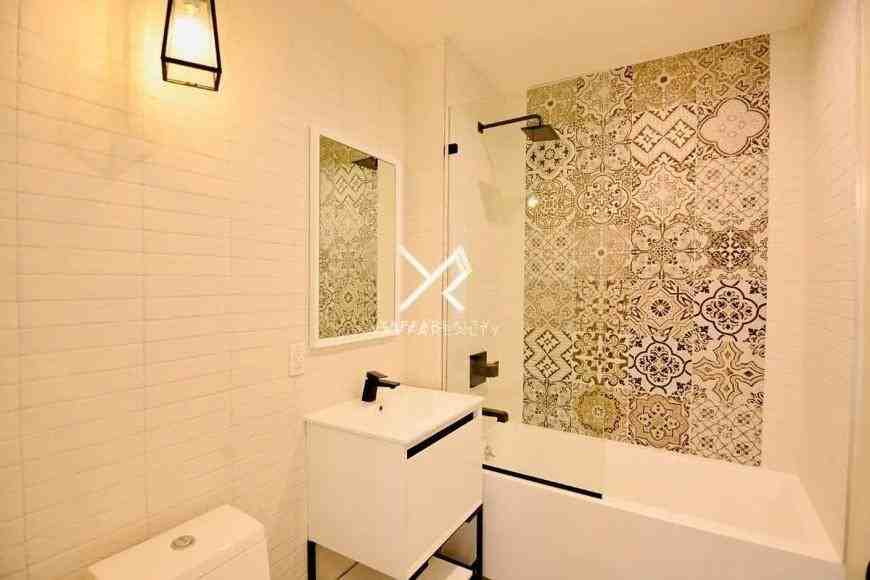 806 Saint Johns Pl - Photo 3 of 10