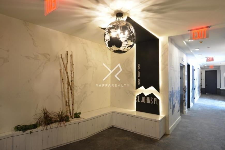 806 Saint Johns Pl - Photo 7 of 10