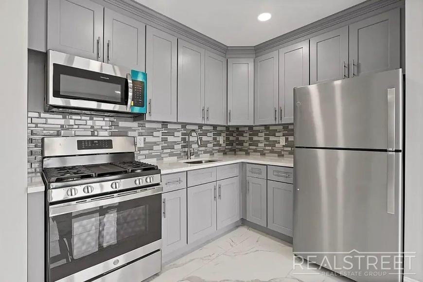 15002 Hillside Ave - Photo 3 of 10