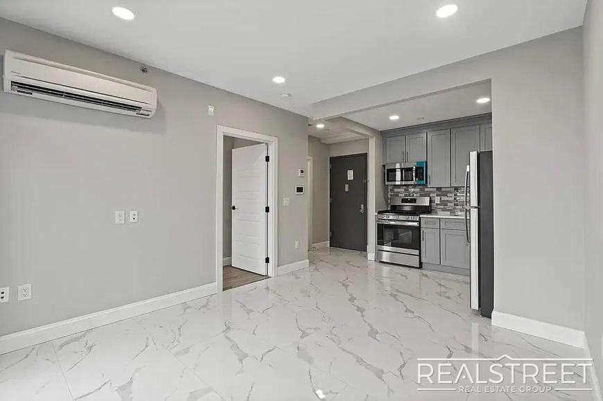 15002 Hillside Ave - Photo 5 of 10