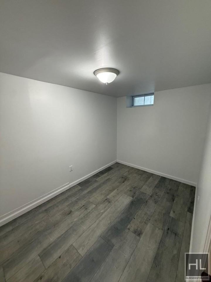 9249 75th St - Photo 4 of 6