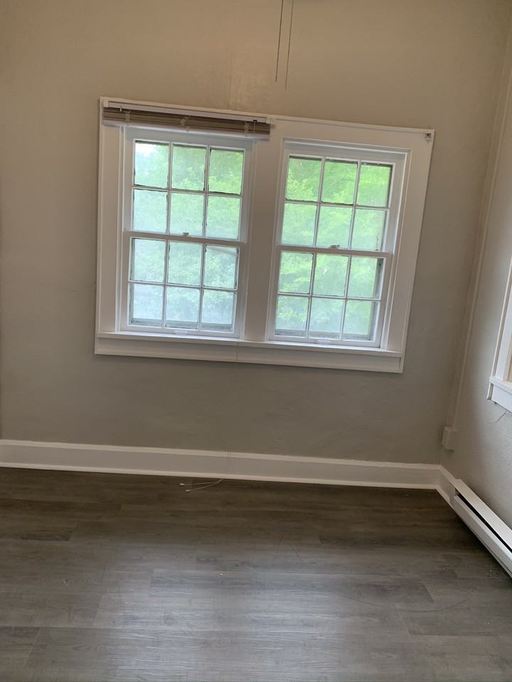 212 East 10th Street - Photo 3 of 10