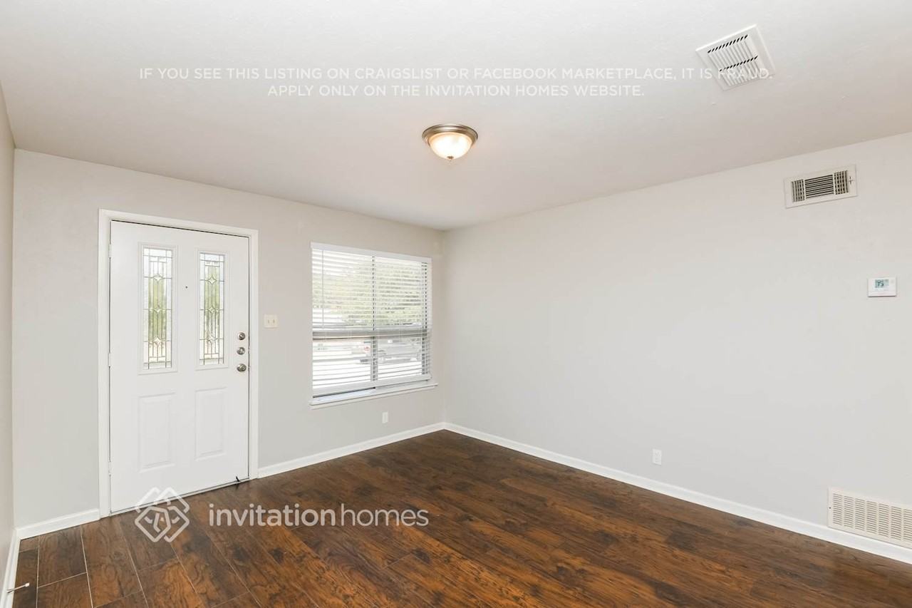 202 Case St - Photo 2 of 16