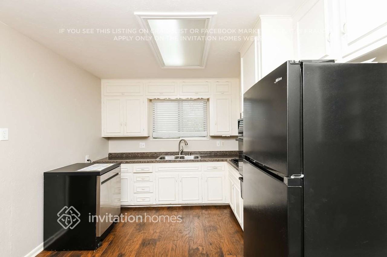 202 Case St - Photo 5 of 16