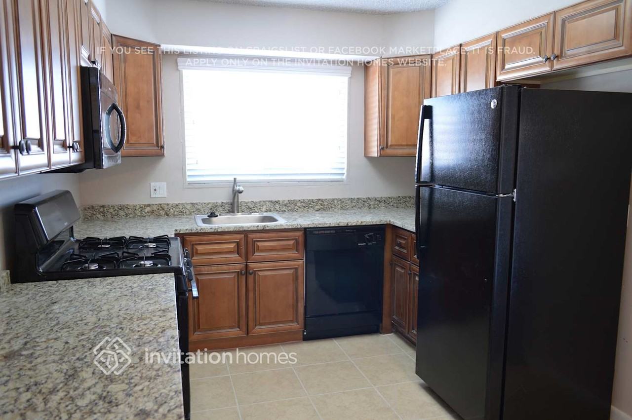 10870 Larry Dr - Photo 4 of 13