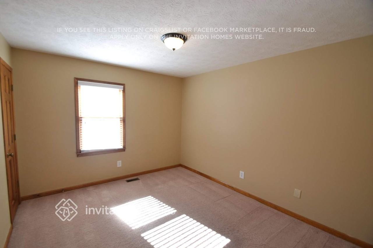 130 Williamsburg Ln - Photo 4 of 6