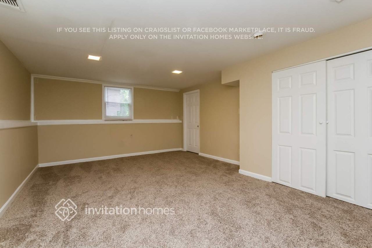 325 Hill Crest Cir - Photo 3 of 11