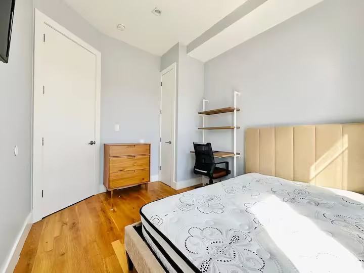 Private Bedroom in 4 Bedroom/2 Bathroom Home - Photo 3 of 8